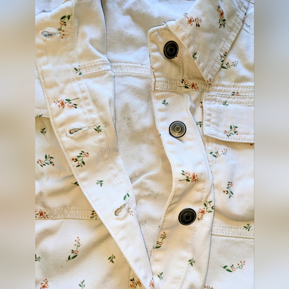 Celebrity Pink Women's Floral Cargo Romper - Picture 5 of 10